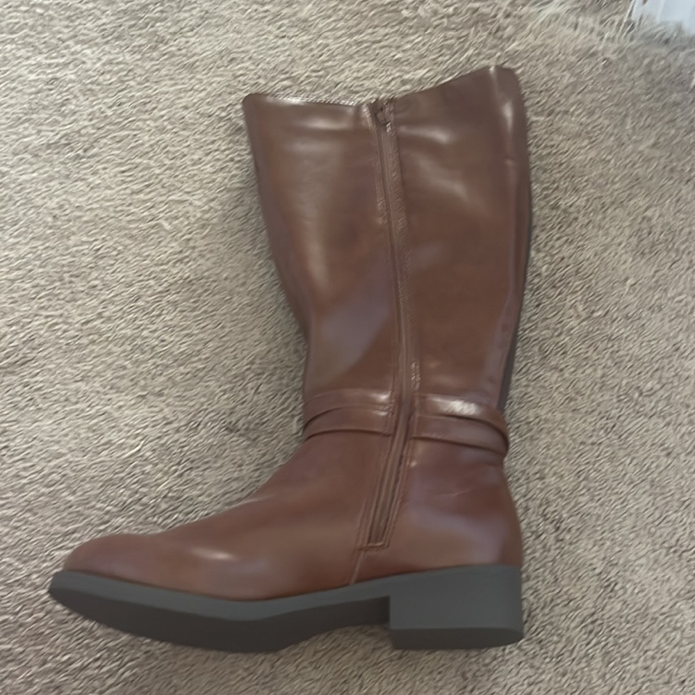 Boots - Picture 7 of 8